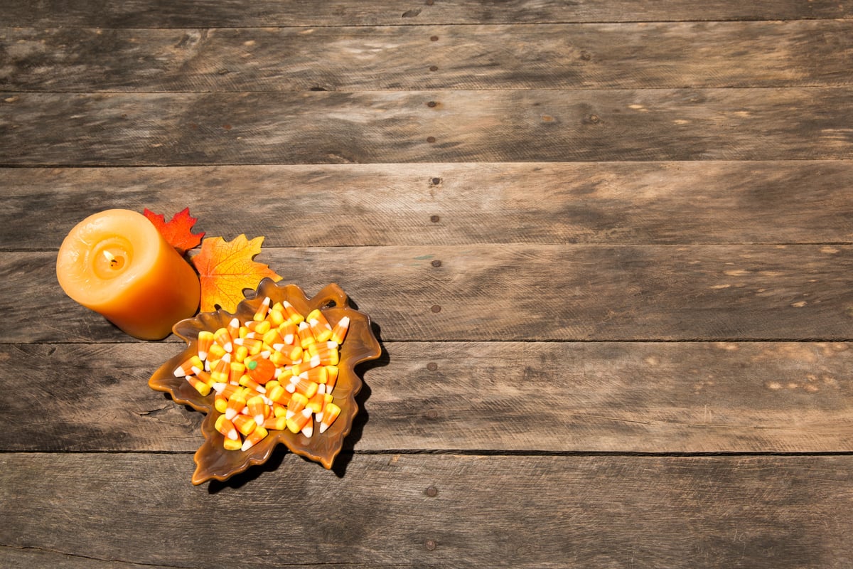 Fall Holiday Decorations on Wood Pallet